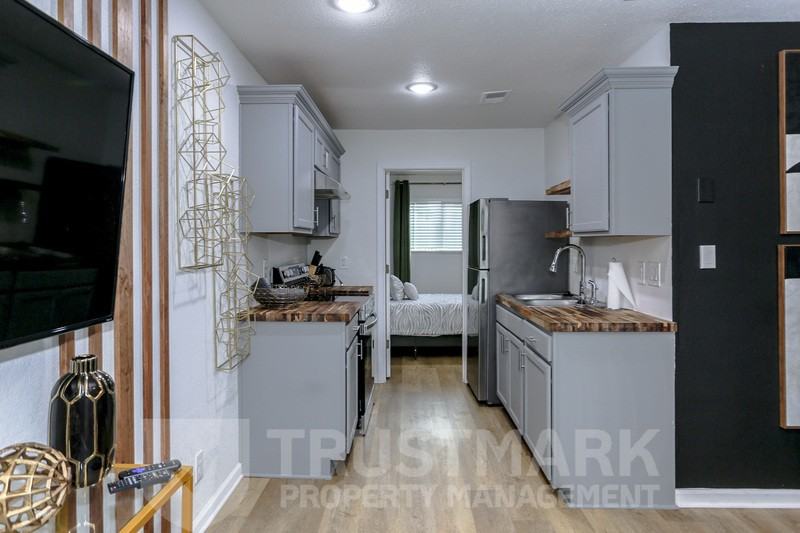 614 Adams Ave #4 - Photo 5 of 14