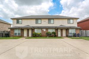 featured image of 2710 Vernice Loop Apt B #B