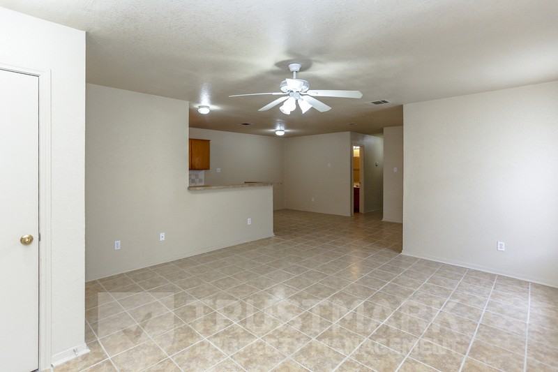 932 Maplewood St Unit B #B - Photo 3 of 25