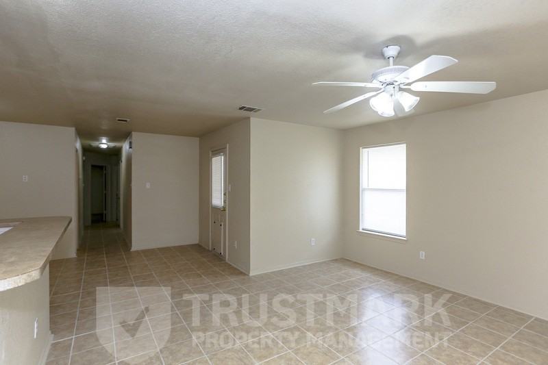 932 Maplewood St Unit B #B - Photo 5 of 25