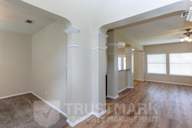 212 Crowfoot Dr - Photo 3 of 35