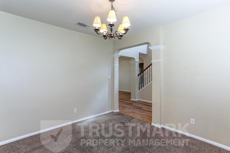 212 Crowfoot Dr - Photo 6 of 35