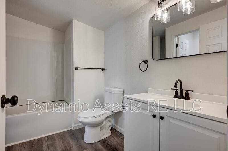 705 N Cayuga St - Photo 3 of 32