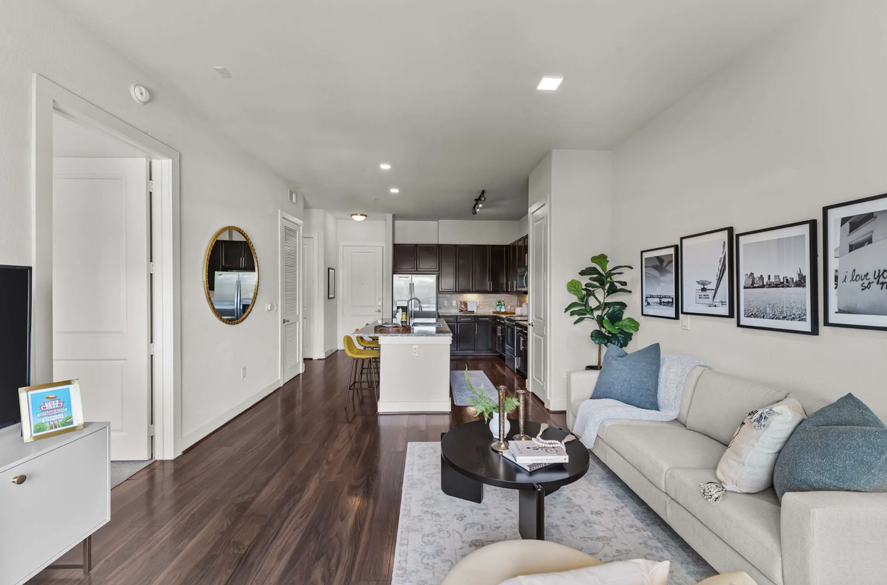 425 West Riverside Drive - Photo 6 of 24