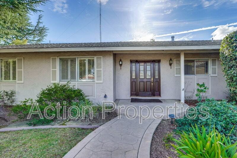 12261 Viewoak Dr - Photo 3 of 50