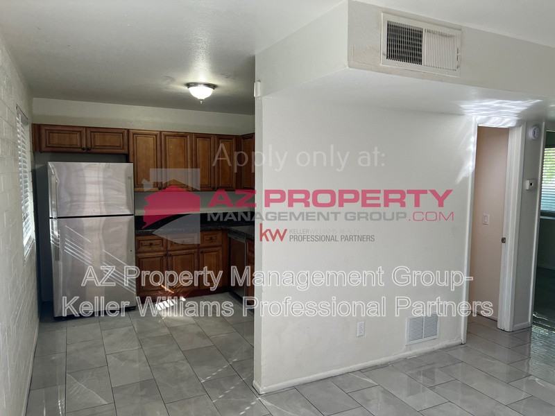 207 S 3rd St - Photo 2 of 8