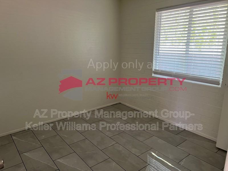 207 S 3rd St - Photo 6 of 8