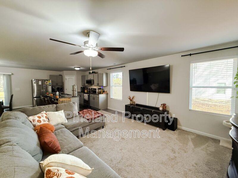 245 Desert Orchid Circle - Photo 3 of 23