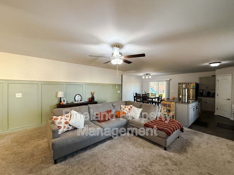 245 Desert Orchid Circle - Photo 4 of 23