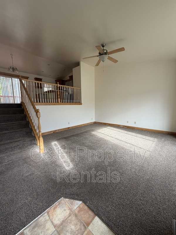 5421 Spring Stone Ave - Photo 4 of 26