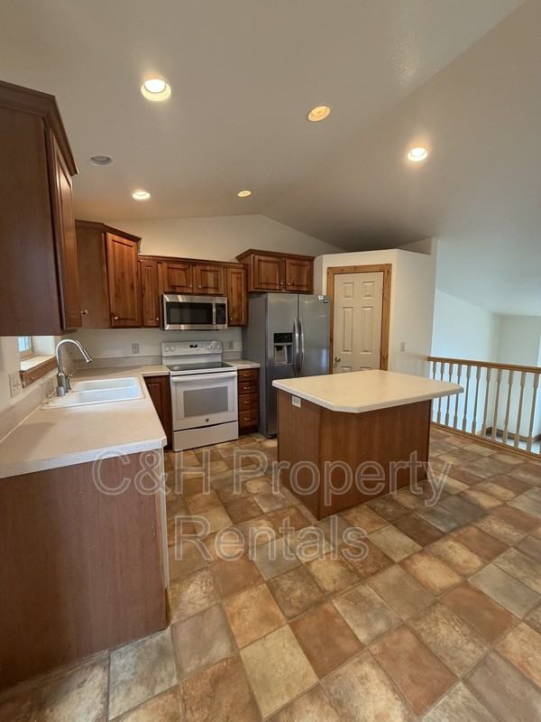5421 Spring Stone Ave - Photo 7 of 26