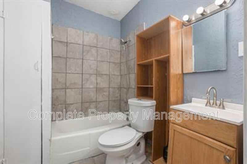 604 5th Way - Photo 5 of 10