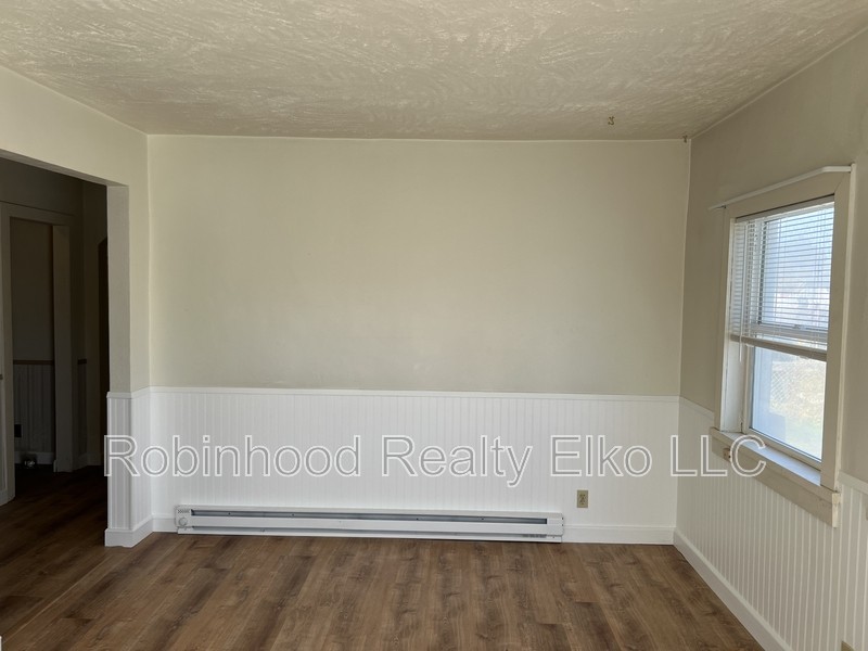 366 4th St - Photo 5 of 21