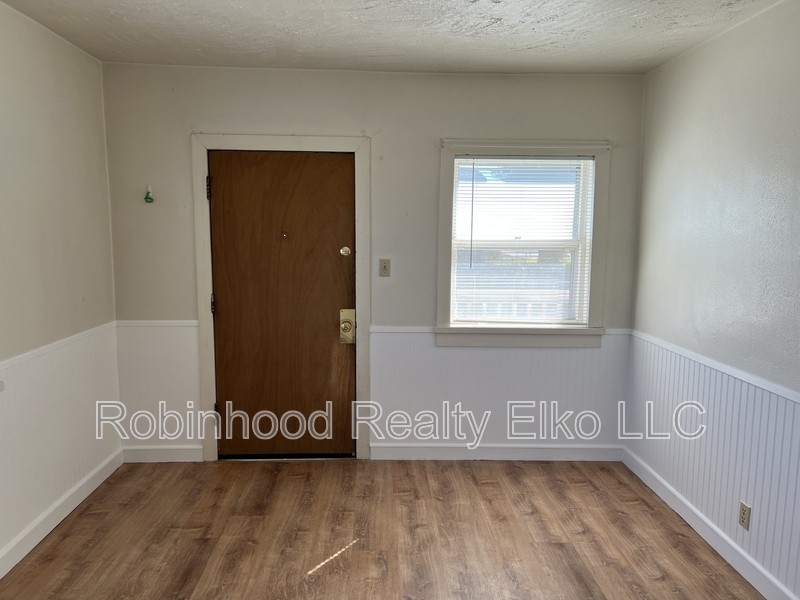 366 4th St - Photo 6 of 21