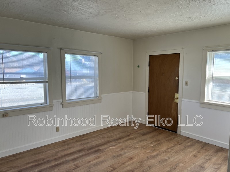 366 4th St - Photo 7 of 21