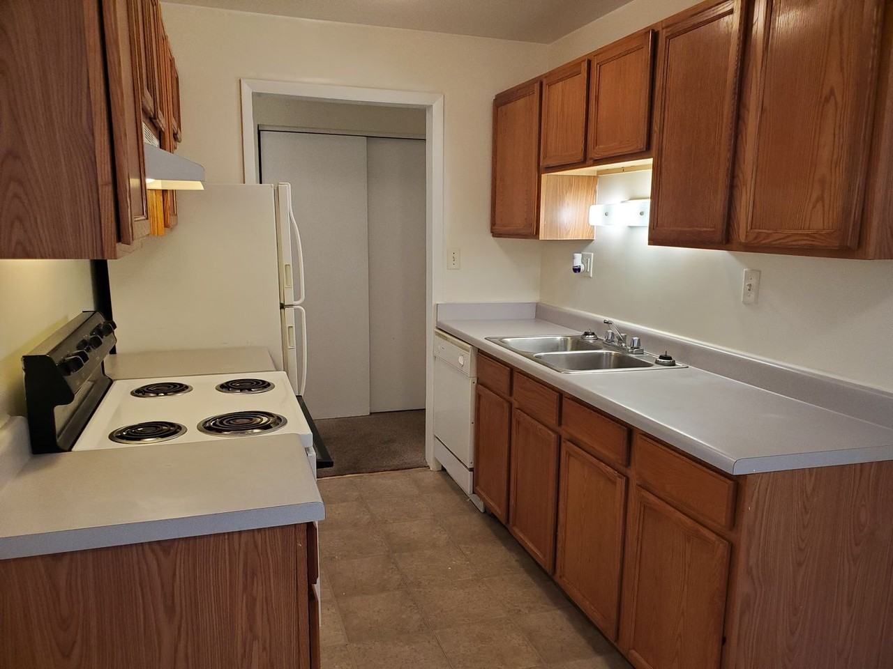 River Oaks Apartments - Photo 4 of 26