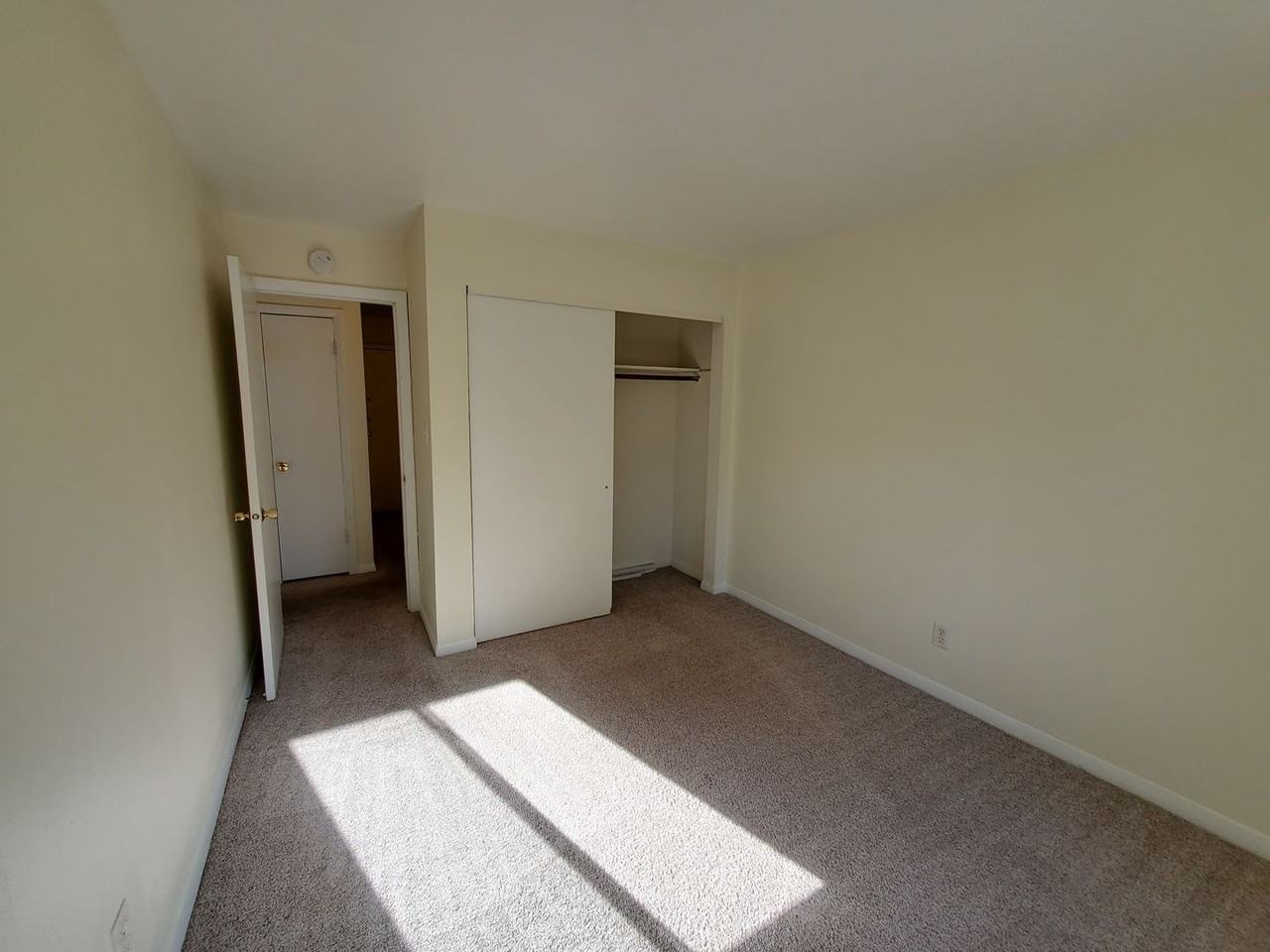 River Oaks Apartments - Photo 6 of 26