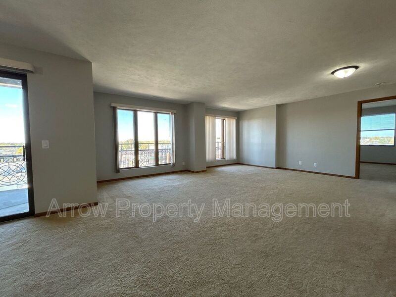 208 E #6C - Photo 2 of 15