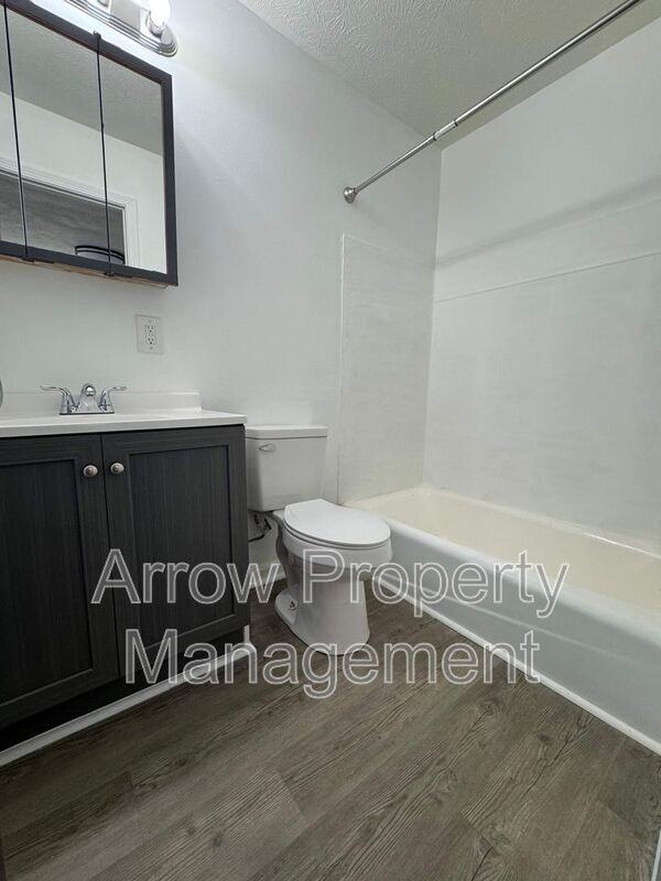 2206 K St - Photo 4 of 6