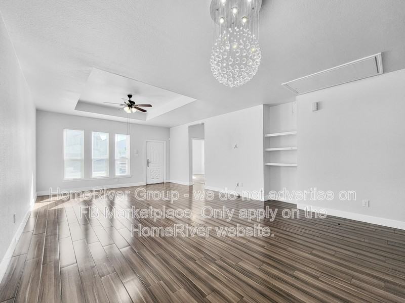 8135 Chateau St - Photo 3 of 22