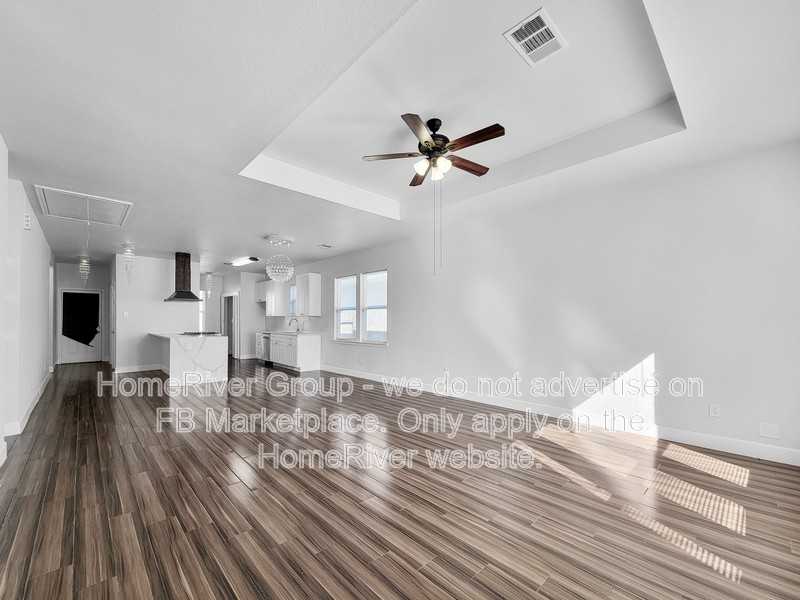 8135 Chateau St - Photo 4 of 22