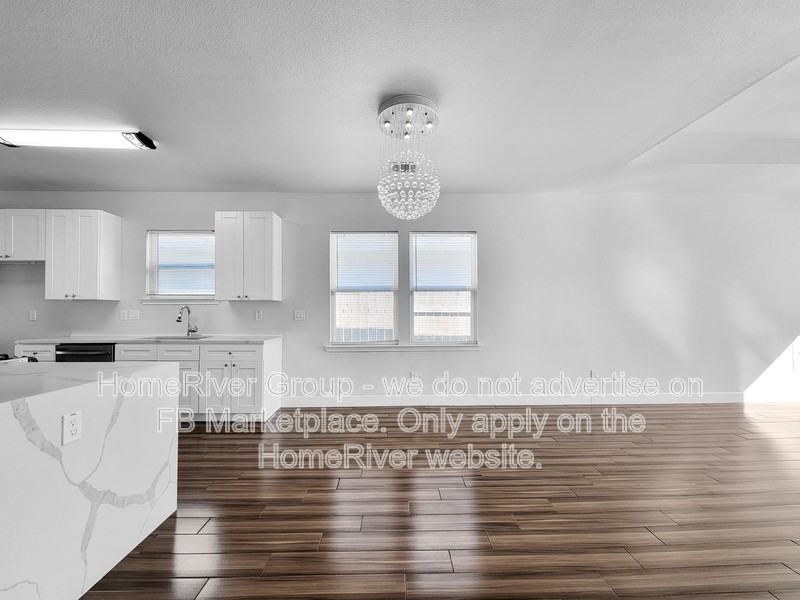 8135 Chateau St - Photo 5 of 22