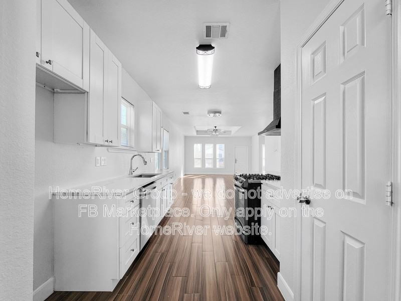 8135 Chateau St - Photo 6 of 22