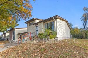 featured image of 805 N 70th St