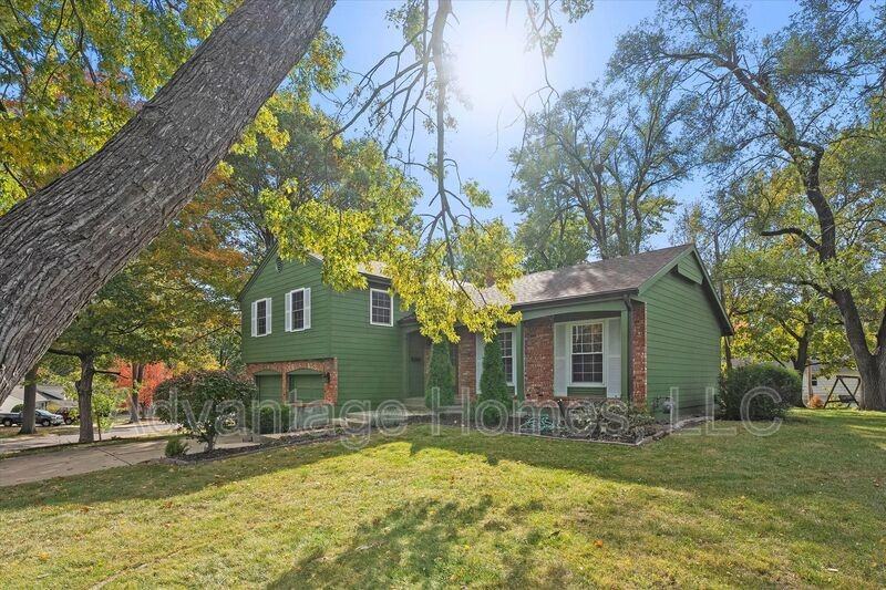 8914 Grandview Dr - Photo 2 of 31