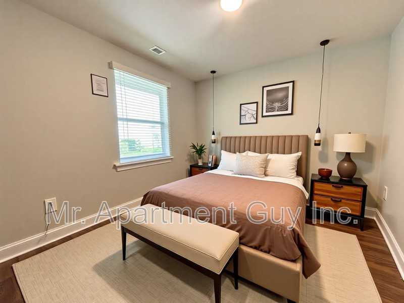 220 West 19th St - Photo 3 of 8