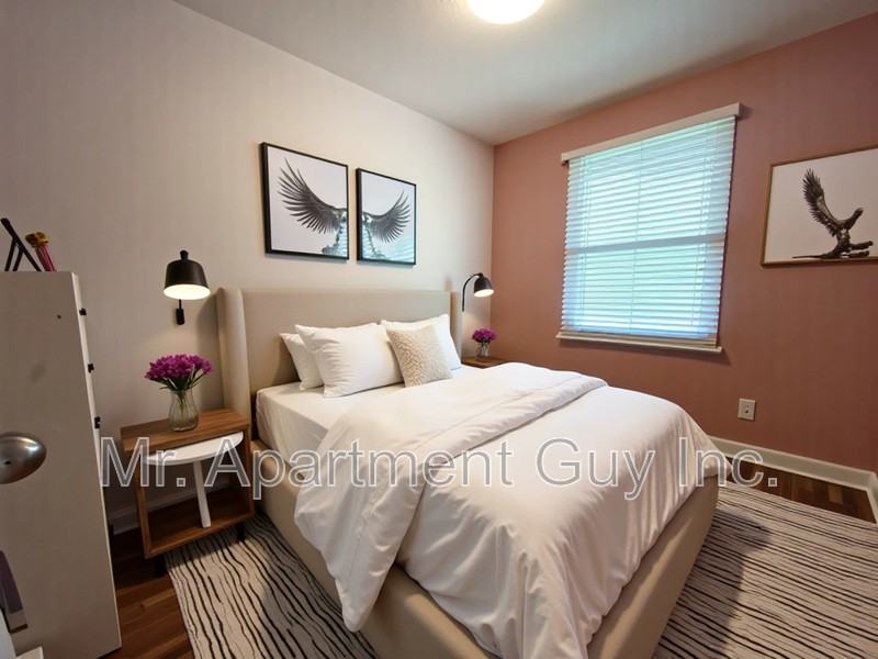 220 West 19th St - Photo 4 of 8