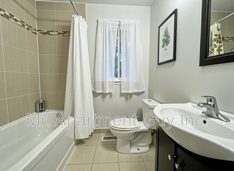 220 West 19th St - Photo 6 of 8