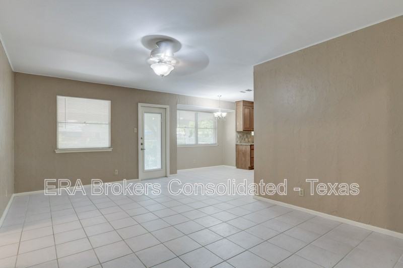 3214 Leyte St - Photo 7 of 24