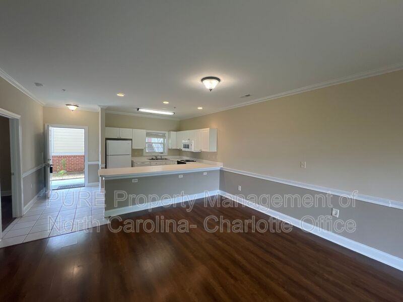 8913 Meadow Vista Rd - Photo 4 of 19