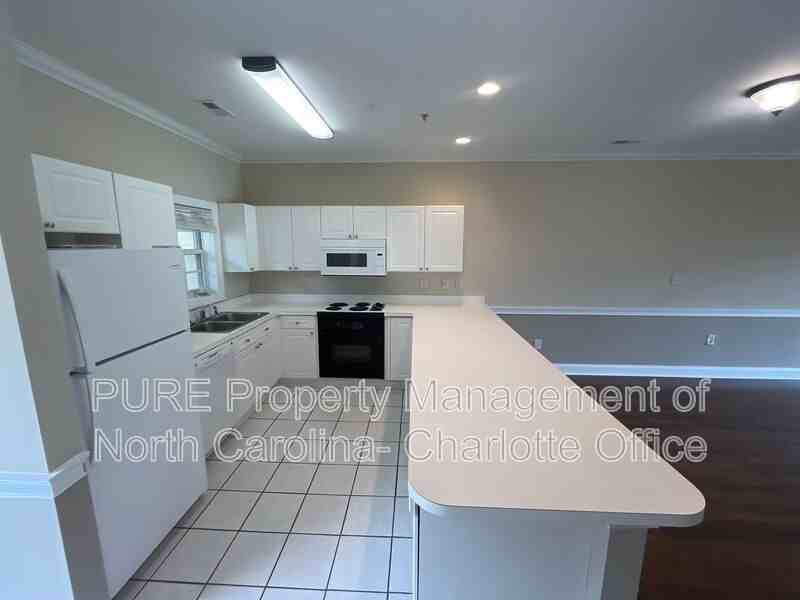 8913 Meadow Vista Rd - Photo 5 of 19