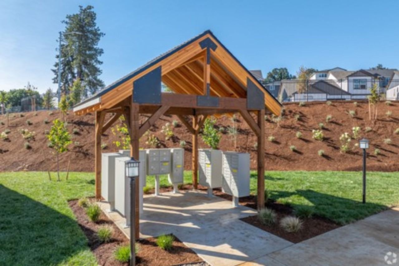 LIBERTY CREST APARTMENTS - Photo 5 of 48