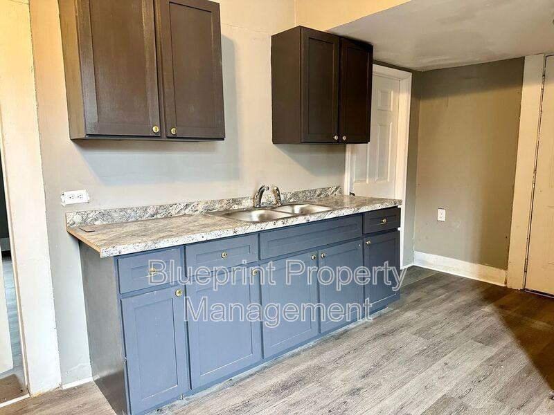 3616 Maple Ave Sw - Photo 5 of 10