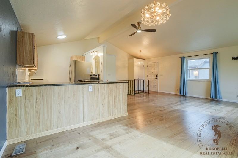 1043 Lakeside Drive - Photo 3 of 20