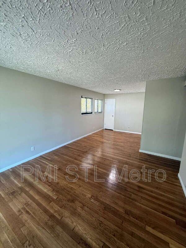240 Mcalpine Dr - Photo 3 of 9
