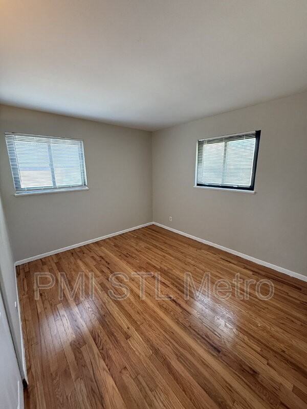 240 Mcalpine Dr - Photo 5 of 9