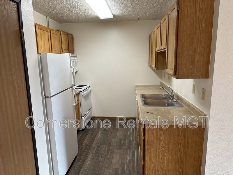 1401 12th Street East #17 - Photo 7 of 10