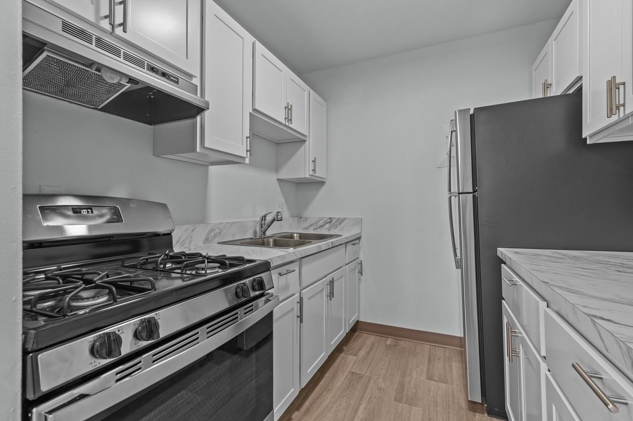 Six Trails Apartments - Photo 2 of 45