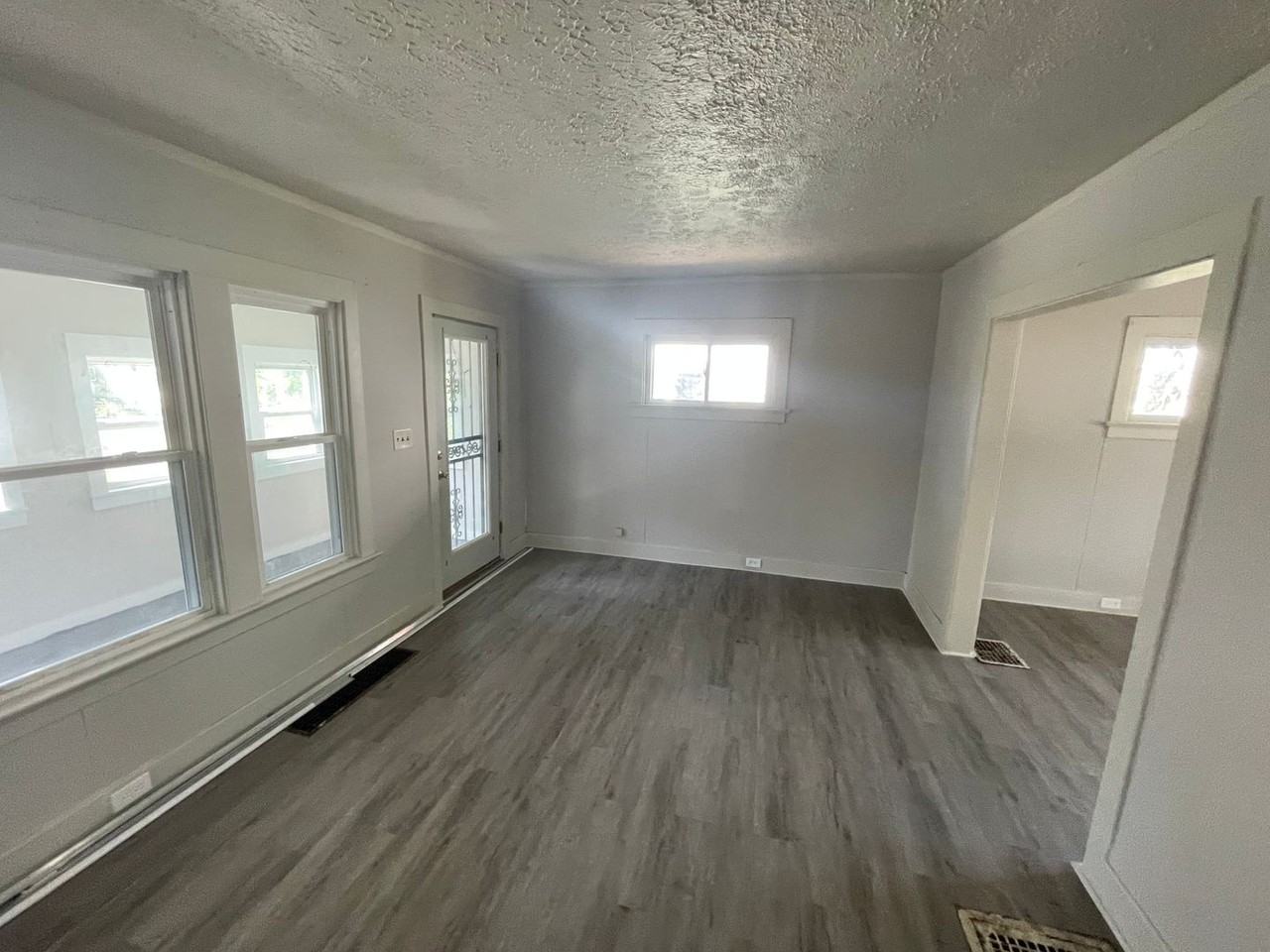 14005 Scioto Ave - Photo 6 of 20