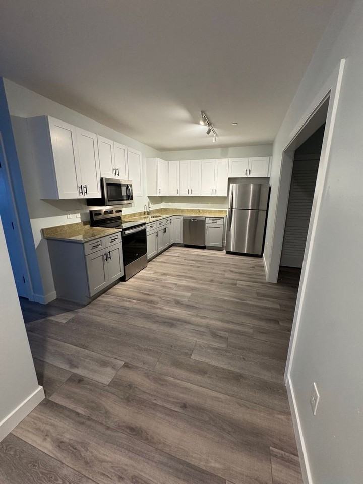 310 BARNSTABLE ROAD RESIDENCES LLC - Photo 7 of 15