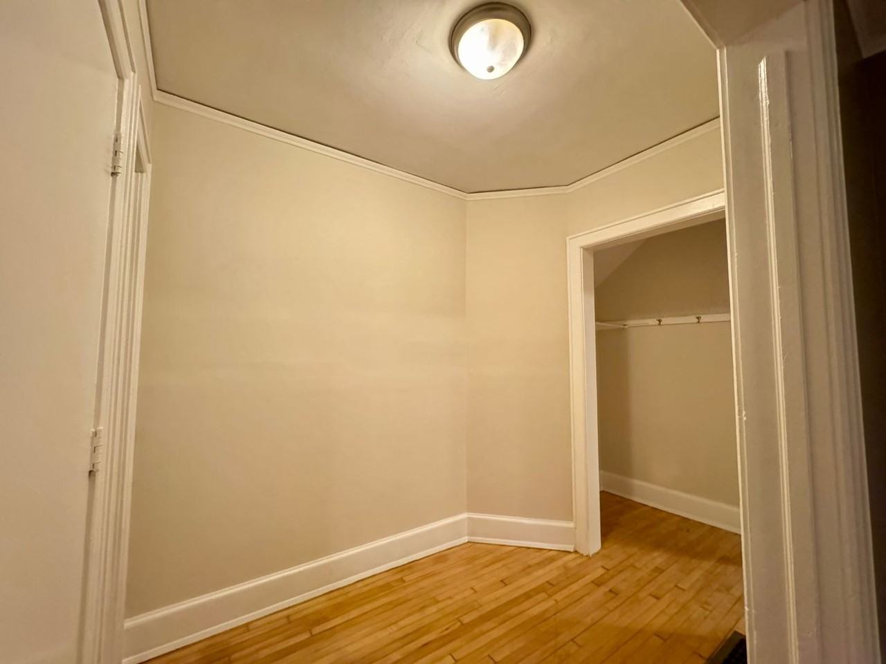2212-2214 North Holton Street - Photo 2 of 18