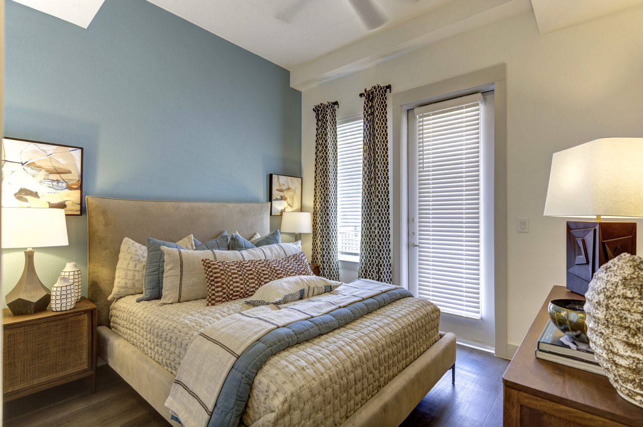 2109 East Riverside Drive - Photo 5 of 13