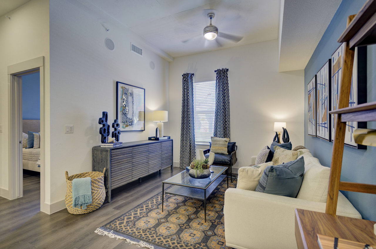 2109 East Riverside Drive - Photo 3 of 13