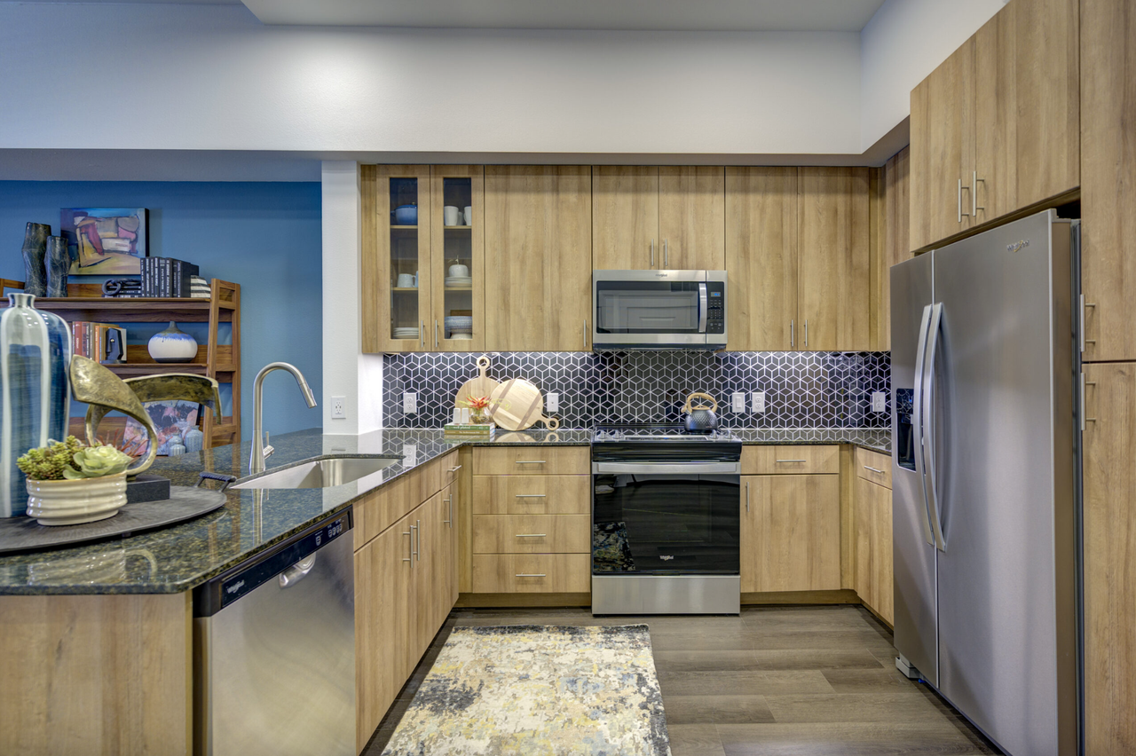 2109 East Riverside Drive - Photo 4 of 13