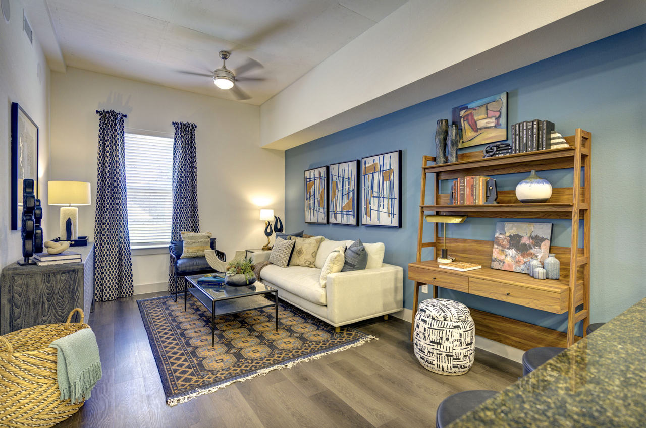 2109 East Riverside Drive - Photo 2 of 13