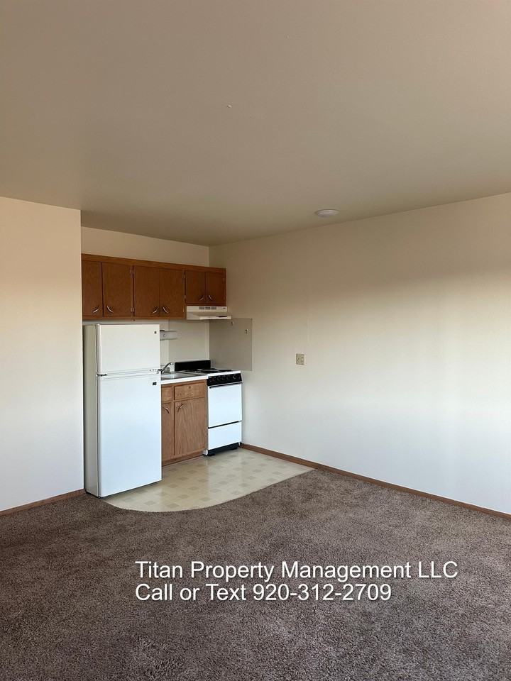 318 Church St, Neenah - Photo 3 of 6